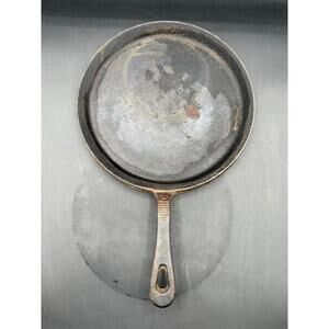 Unmarked 10" Cast Iron Round Griddle